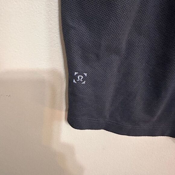 Lululemon T.H.E. Short 9" *Pique Mesh size medium - Picture 6 of 8